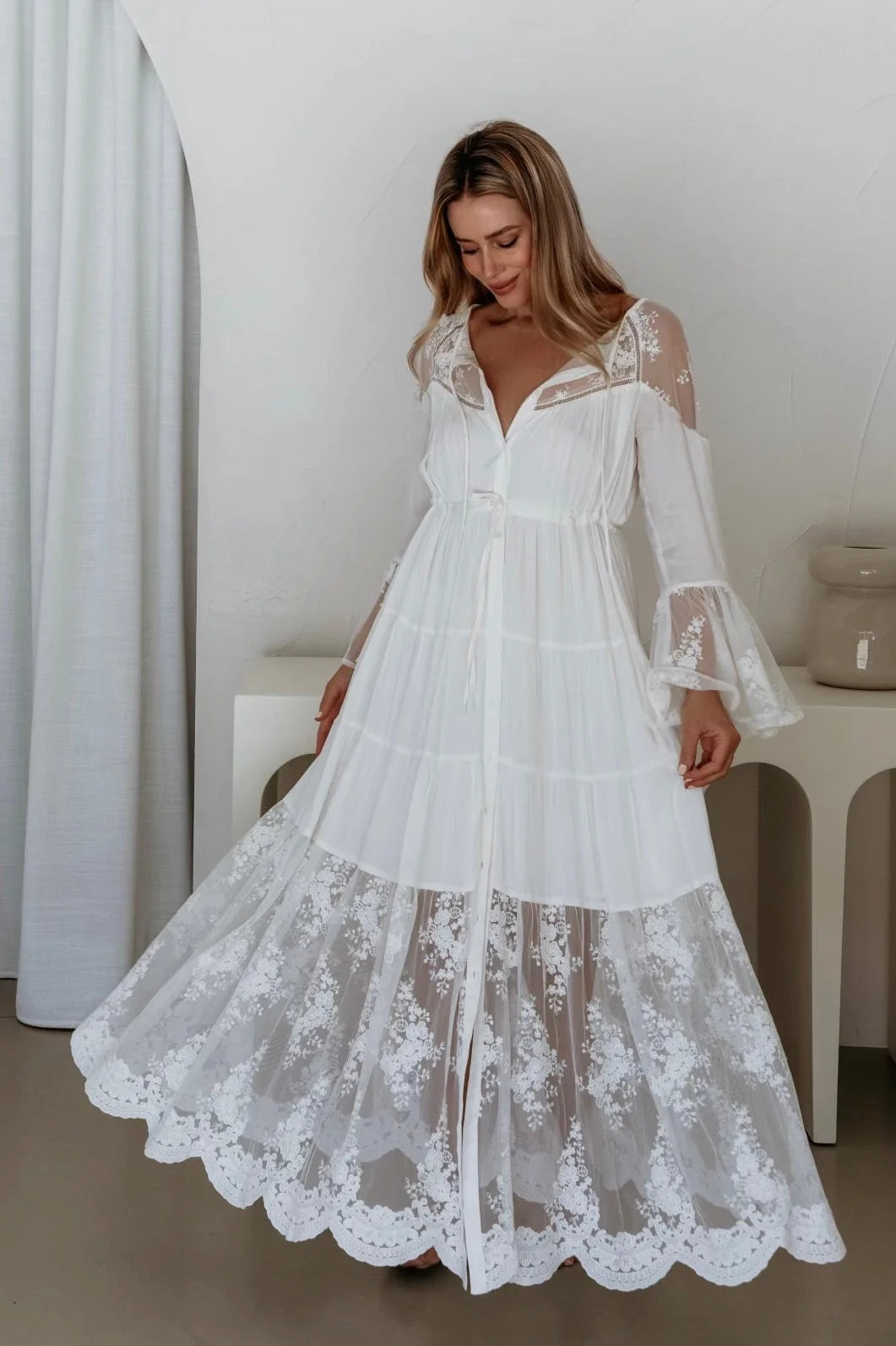Full Moon Lace Gown | size 8 - smaller 12